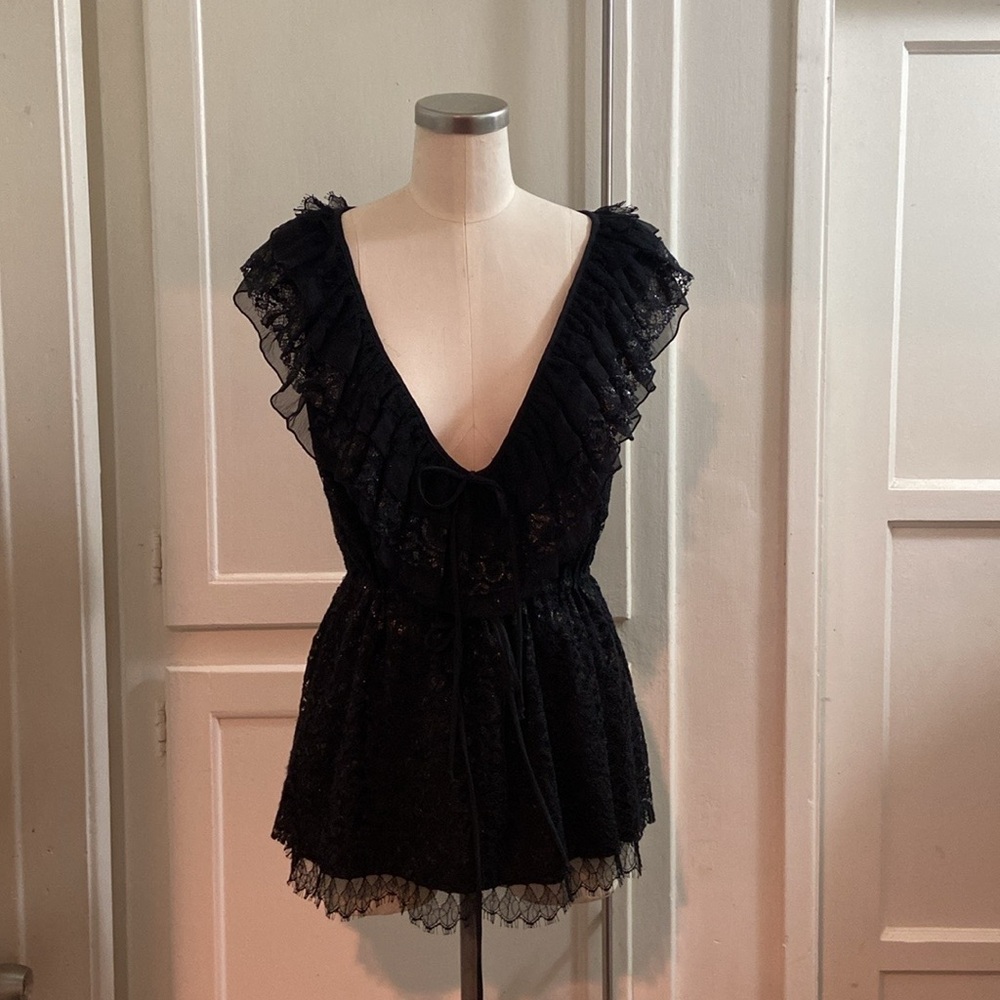 Alice + Olivia sleeveless dressy lace blouse